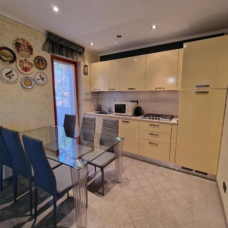 דירות Casa Vittoria Sirmione Punta Gro Con Piscina מראה חיצוני תמונה