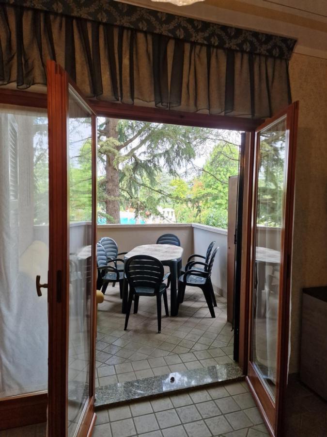 דירות Casa Vittoria Sirmione Punta Gro Con Piscina מראה חיצוני תמונה