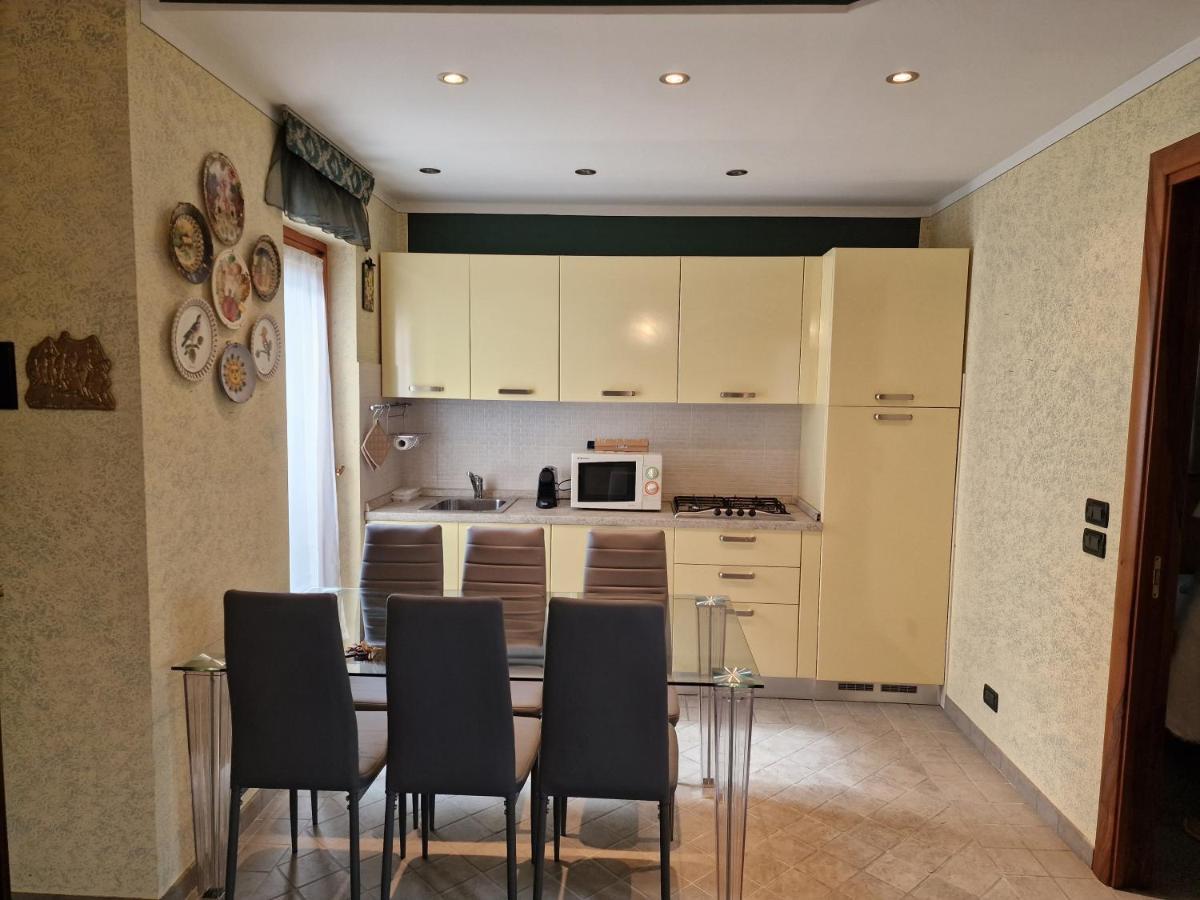 דירות Casa Vittoria Sirmione Punta Gro Con Piscina מראה חיצוני תמונה