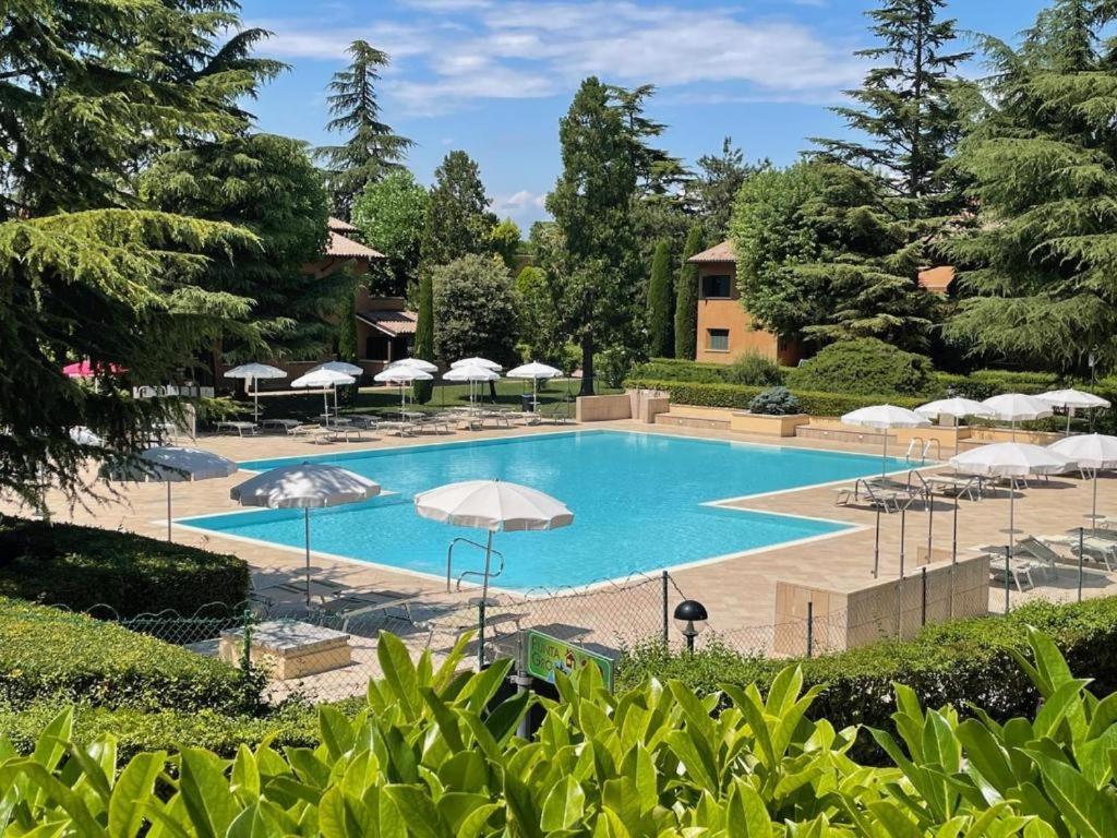דירות Casa Vittoria Sirmione Punta Gro Con Piscina מראה חיצוני תמונה