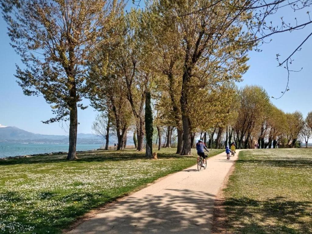 דירות Casa Vittoria Sirmione Punta Gro Con Piscina מראה חיצוני תמונה
