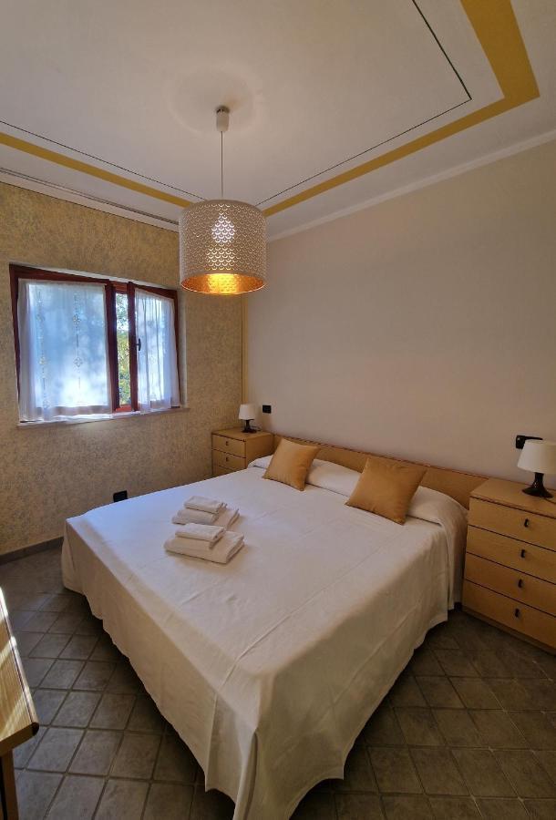 דירות Casa Vittoria Sirmione Punta Gro Con Piscina מראה חיצוני תמונה