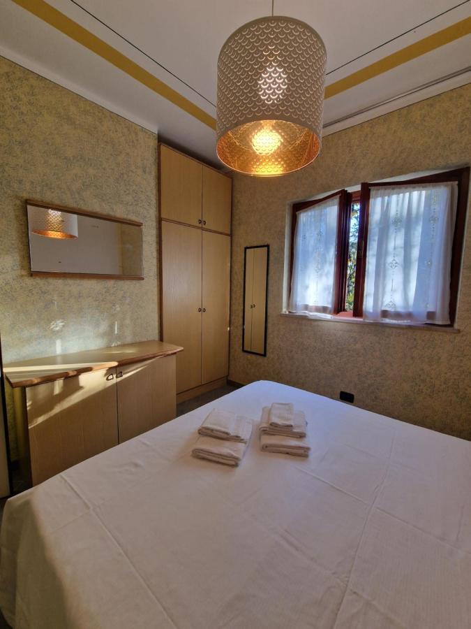 דירות Casa Vittoria Sirmione Punta Gro Con Piscina מראה חיצוני תמונה