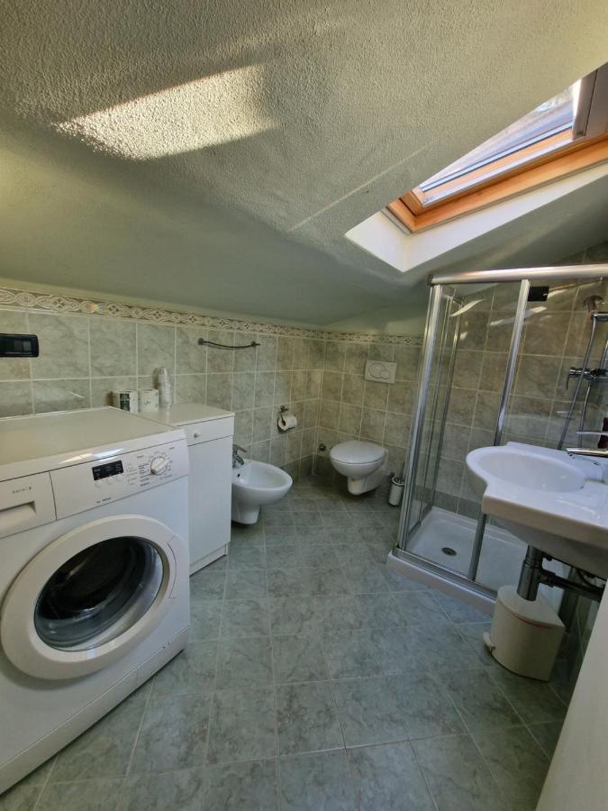 דירות Casa Vittoria Sirmione Punta Gro Con Piscina מראה חיצוני תמונה