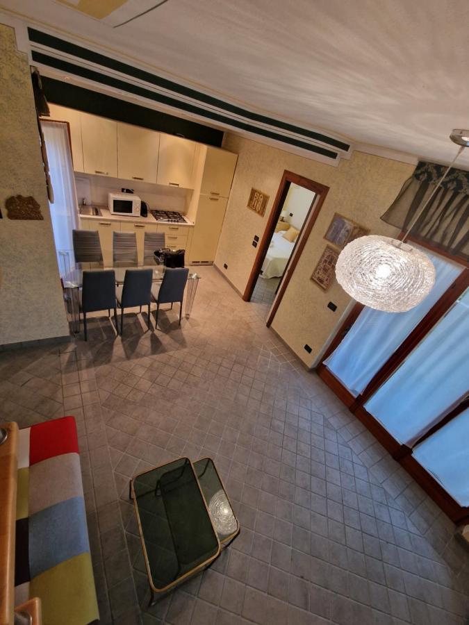 דירות Casa Vittoria Sirmione Punta Gro Con Piscina מראה חיצוני תמונה